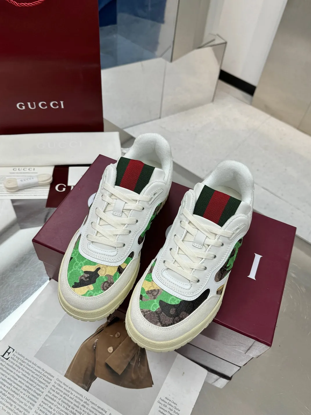 Men's Men's Shoes 💰640 Gucci Gucci's latest hot-selling series of high and low-top distressed couple sneakers are shipped. The originals are purchased, developed and manufactured. This high-low top sneaker adopts a basketball-style silhouette design, cleverly integrated with hollow panels and distressed effects, showing its unique ingenuity. The ingenuity incorporates brand logo details such as interlocking Double G styling accessories and Gucci lettering, a low-key tribute to the brand's design heritage.  ▪️ Fabric: Original custom imported first-layer cowhide ▪️ Lining: Sweat-absorbent and deodorant towel lining ▪️ Sole: Original molded TPU sole ▪️ Sole thickness: 3cm ▪️ Size: Female 36-40 Male 39-46 (35 Female 41 Male 38 46 customized)